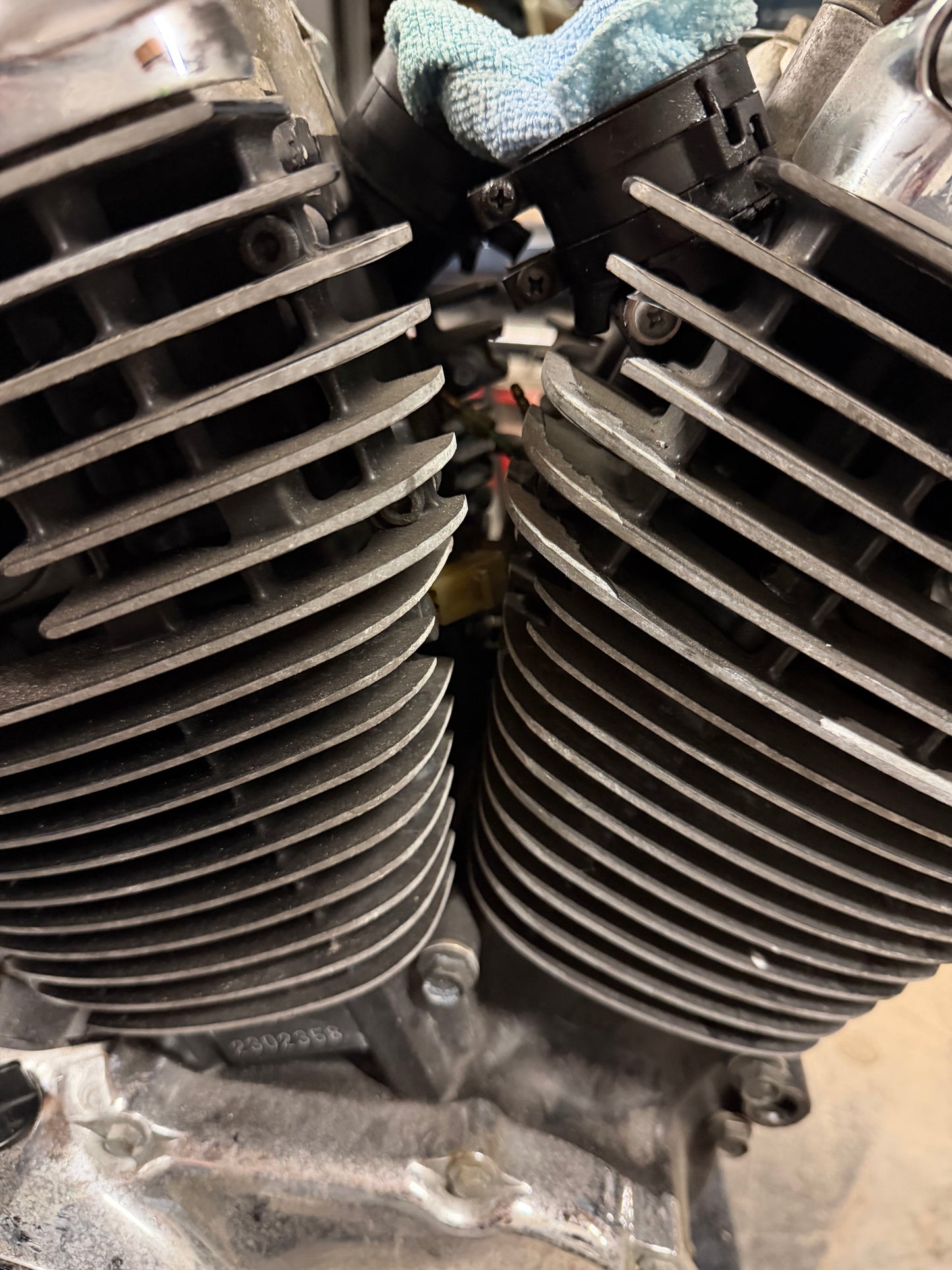 00-07 Honda Shadow VT1100 C2 Sabre Engine / Trans *RUNS FOR PARTS CRACKED CASE*