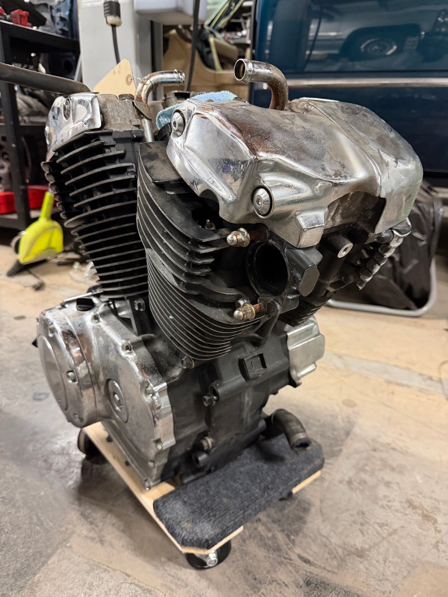 00-07 Honda Shadow VT1100 C2 Sabre Engine / Trans *RUNS FOR PARTS CRACKED CASE*