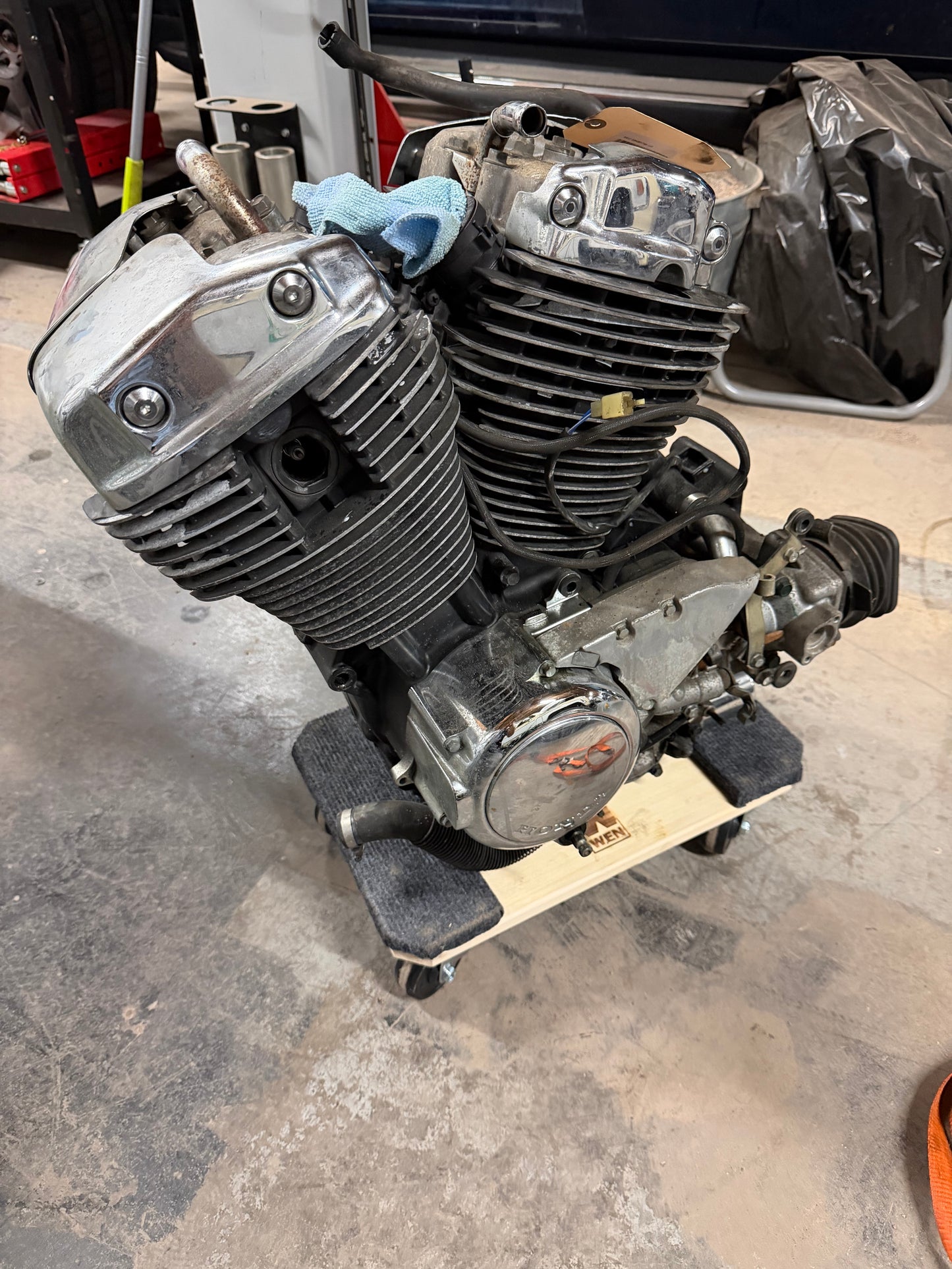00-07 Honda Shadow VT1100 C2 Sabre Engine / Trans *RUNS FOR PARTS CRACKED CASE*