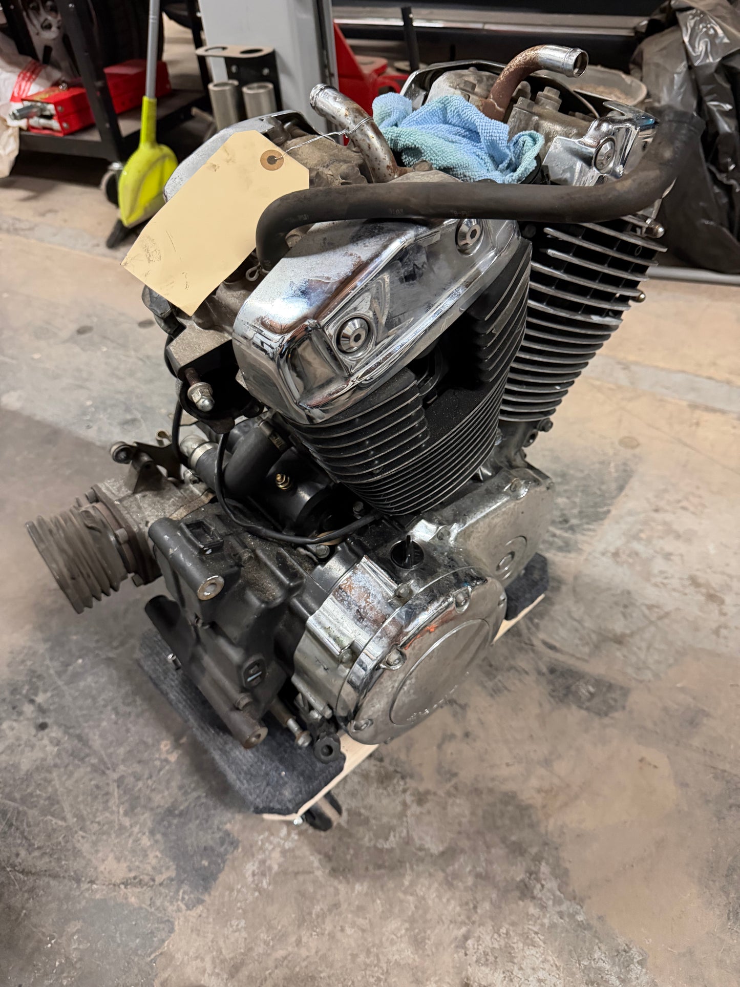 00-07 Honda Shadow VT1100 C2 Sabre Engine / Trans *RUNS FOR PARTS CRACKED CASE*