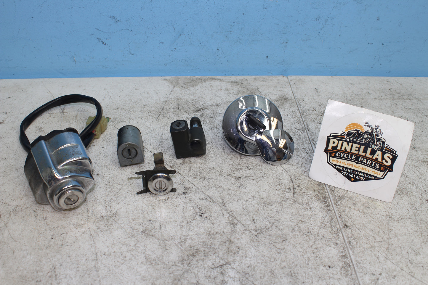 00-07 Honda Shadow VT1100 C2 Sabre OEM Ignition Seat Gas Cap Lock w/ Key