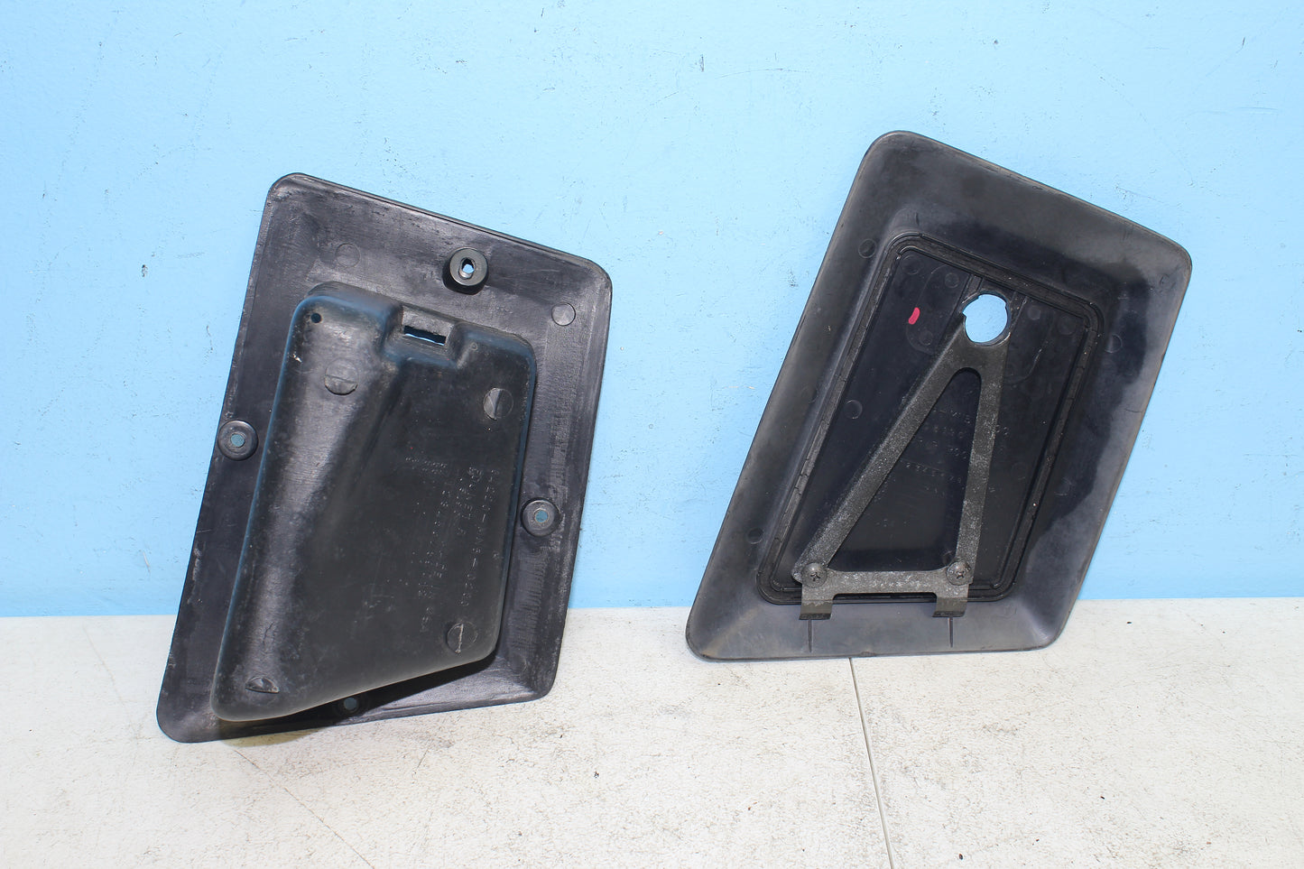 88-00 Honda Goldwing GL1500 OEM Front Right Storage Pocket w/ Lid 64220-MN5-0200