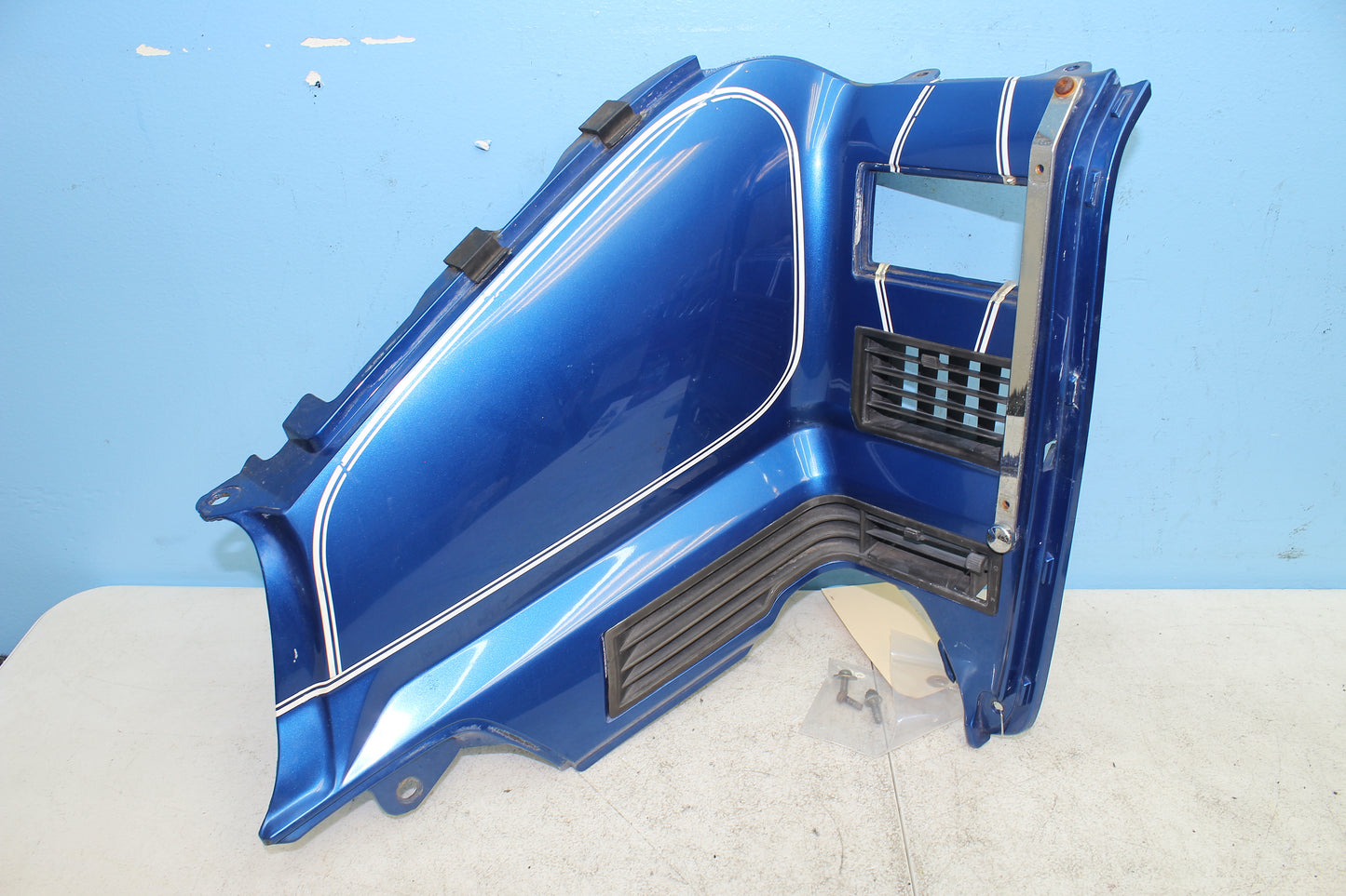 88-00 Honda Goldwing GL1500 OEM Right Upper Shelter Fairing Cover 83111-MN5-3100