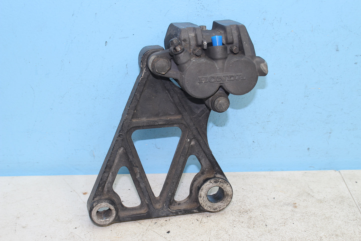 88-00 Honda Goldwing GL1500 OEM Rear Brake Caliper w Mount Bracket 43100-MT8-008