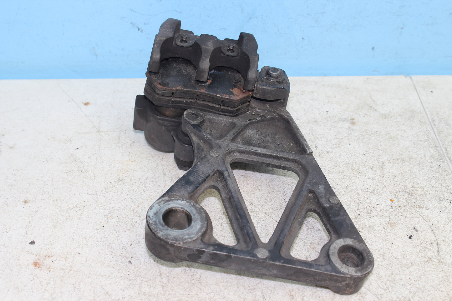 88-00 Honda Goldwing GL1500 OEM Rear Brake Caliper w Mount Bracket 43100-MT8-008