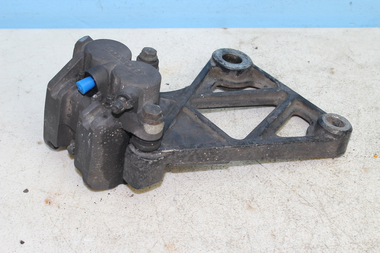 88-00 Honda Goldwing GL1500 OEM Rear Brake Caliper w Mount Bracket 43100-MT8-008