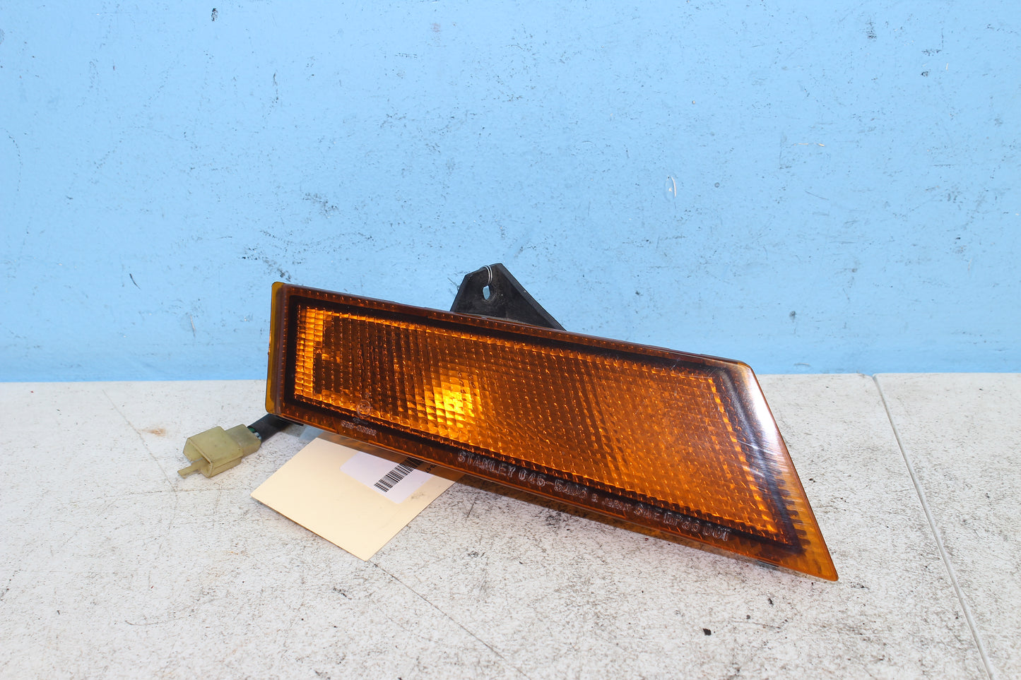 88-00 Honda Goldwing GL1500 OEM Right Front Turn Signal 33400-MN5-023