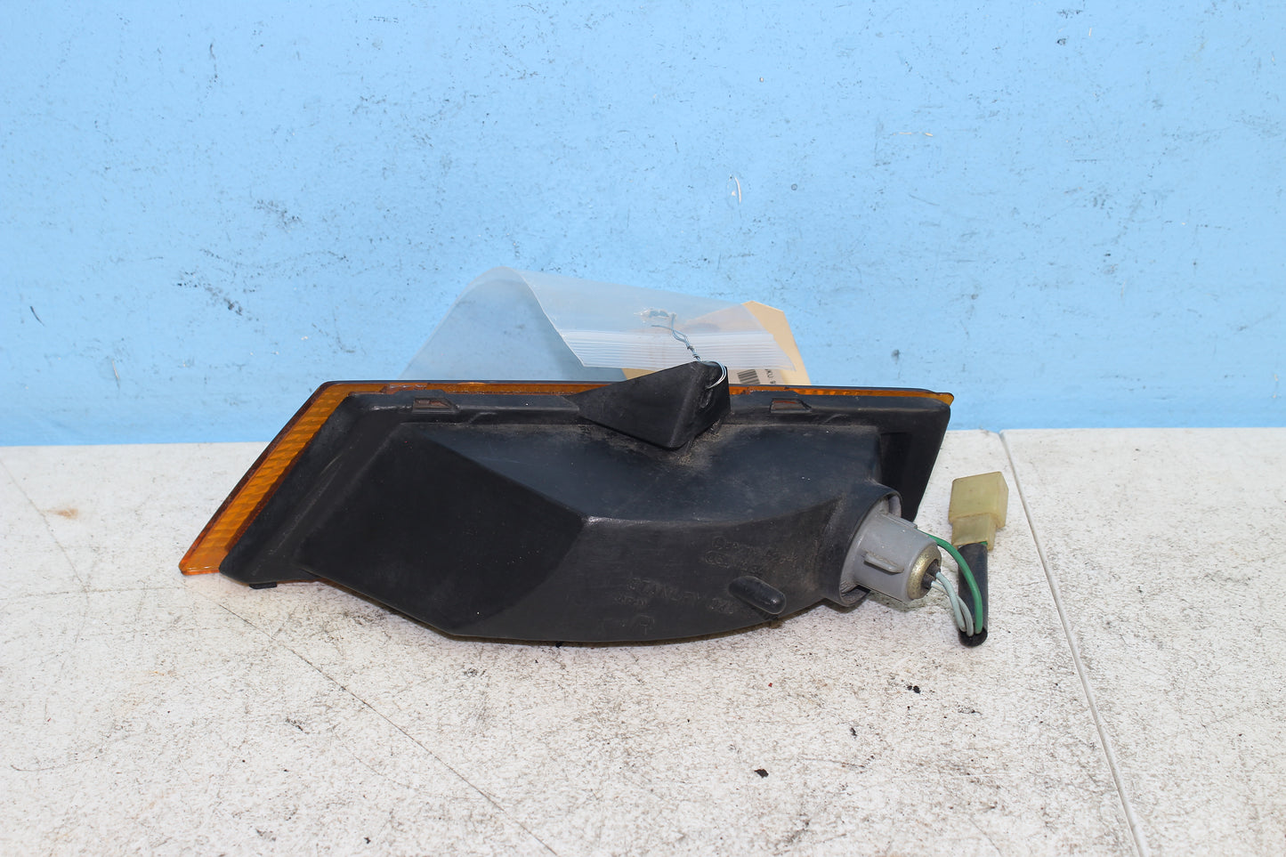 88-00 Honda Goldwing GL1500 OEM Right Front Turn Signal 33400-MN5-023