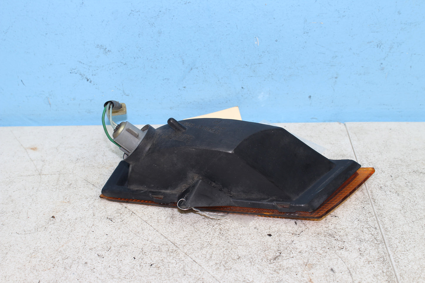 88-00 Honda Goldwing GL1500 OEM Right Front Turn Signal 33400-MN5-023