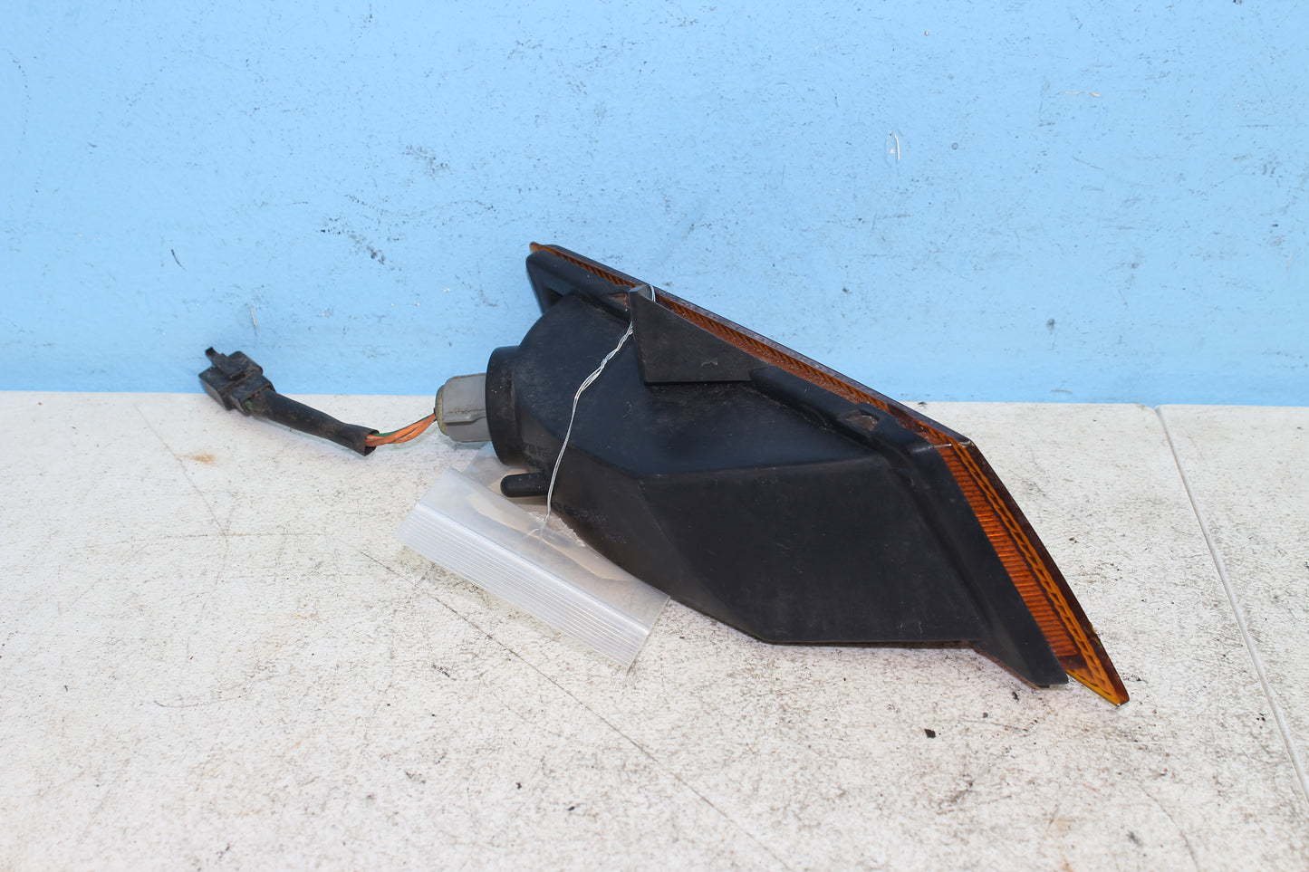 88-00 Honda Goldwing GL1500 OEM Left Front Turn Signal 33450-MN5-013