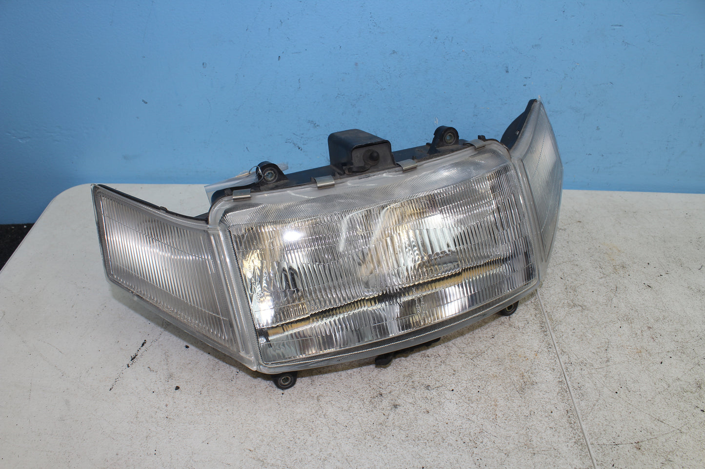 88-00 Honda Goldwing GL1500 OEM Headlight Housing 33101-MN5-053