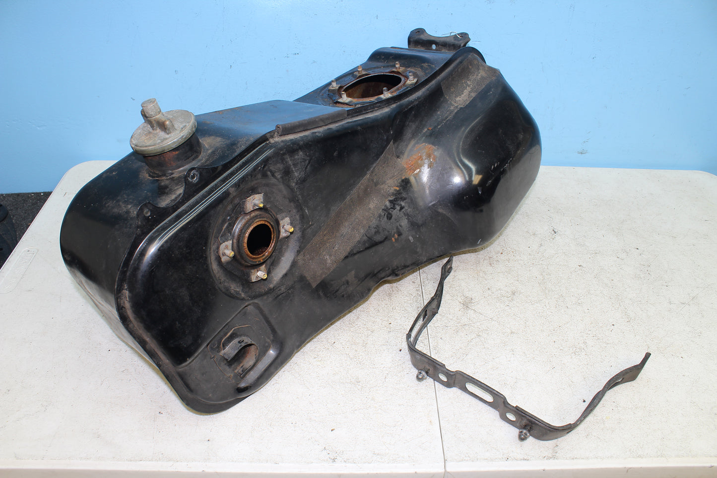 88-00 Honda Goldwing GL1500 OEM Fuel Gas Tank 17510-MZ3-000 *RUSTY*