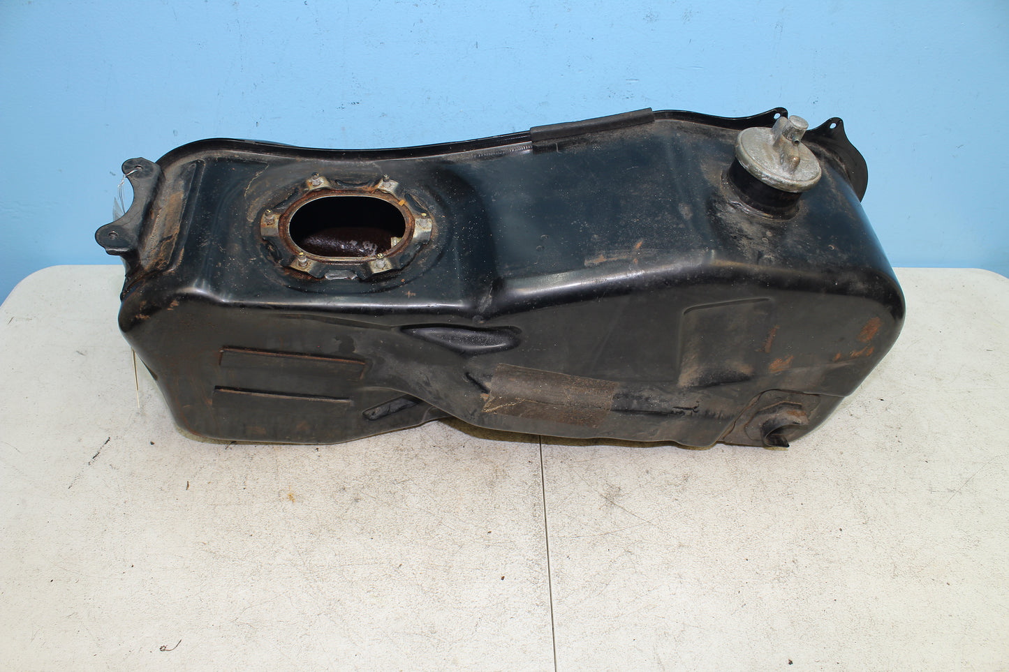 88-00 Honda Goldwing GL1500 OEM Fuel Gas Tank 17510-MZ3-000 *RUSTY*