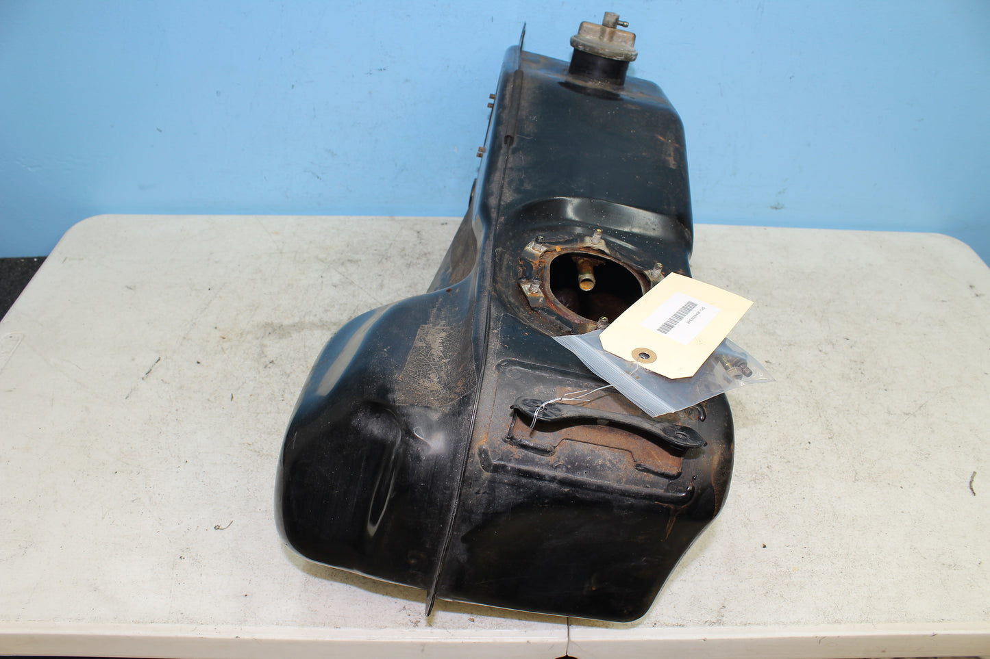 88-00 Honda Goldwing GL1500 OEM Fuel Gas Tank 17510-MZ3-000 *RUSTY*