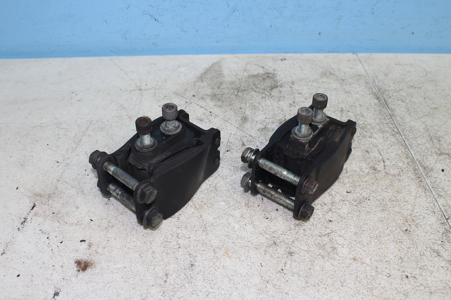 2000-2003 Harley Davidson Dyna Low Rider FXDL OEM Engine Mounting Hardware Set