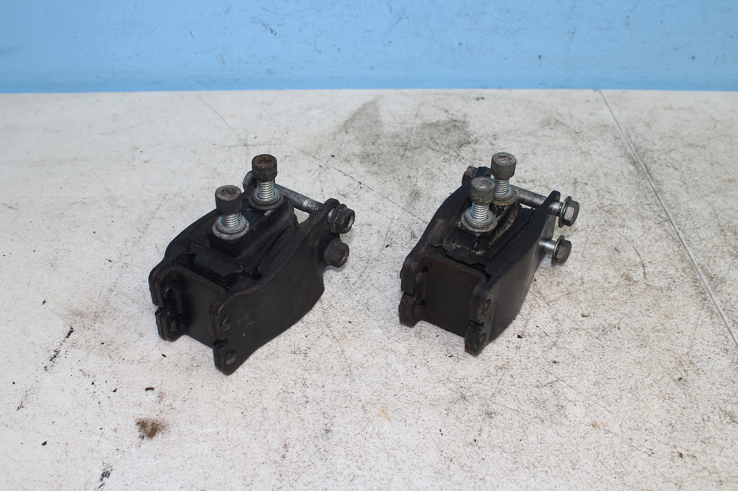 2000-2003 Harley Davidson Dyna Low Rider FXDL OEM Engine Mounting Hardware Set