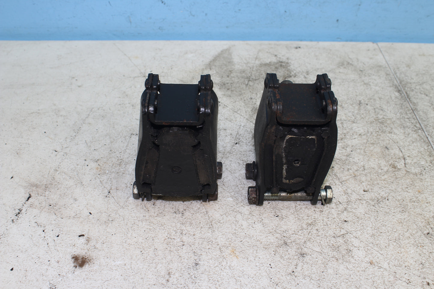 2000-2003 Harley Davidson Dyna Low Rider FXDL OEM Engine Mounting Hardware Set