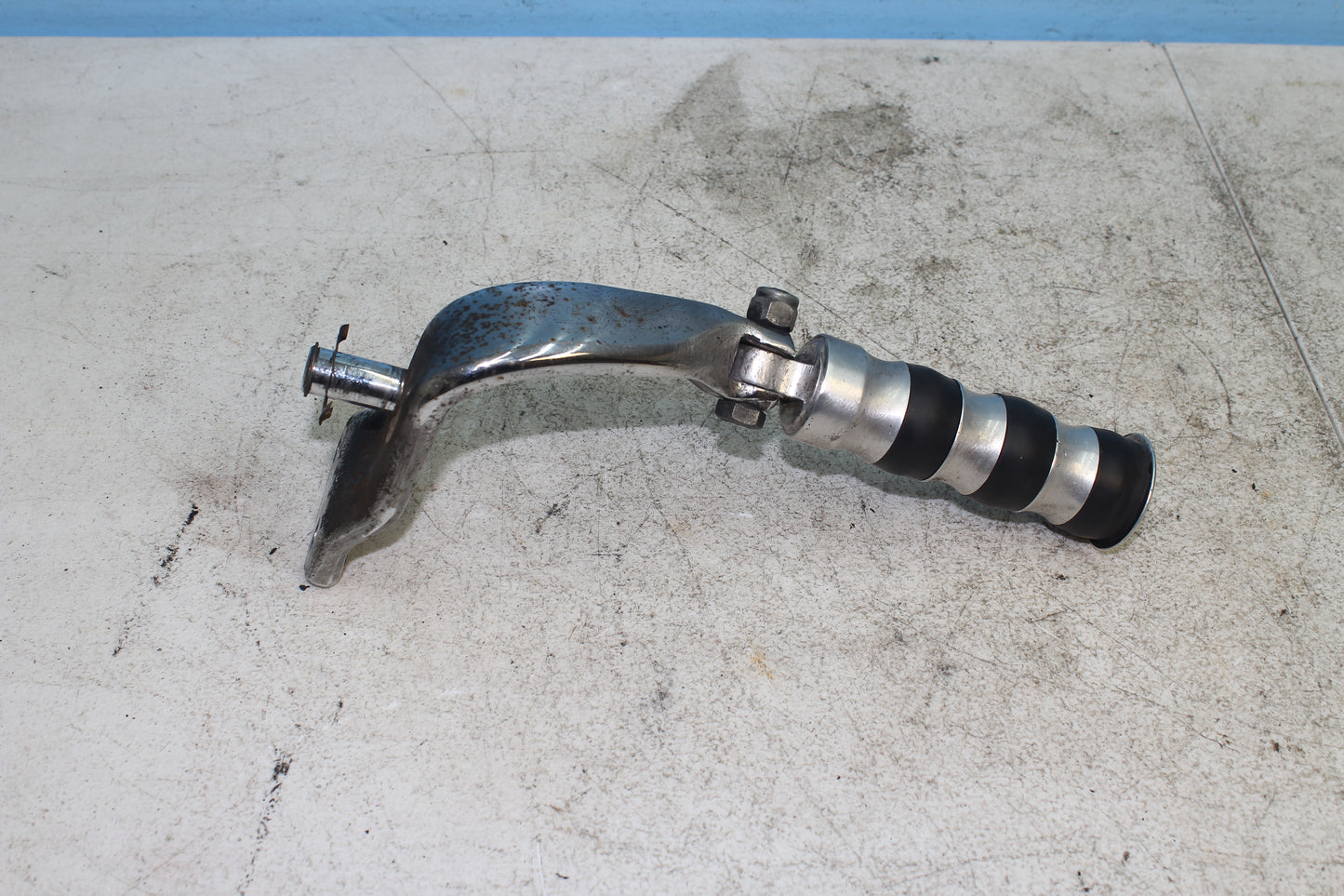 00-03 Harley Davidson Dyna Low Rider FXDL Driver Footpeg Mounting Assembly