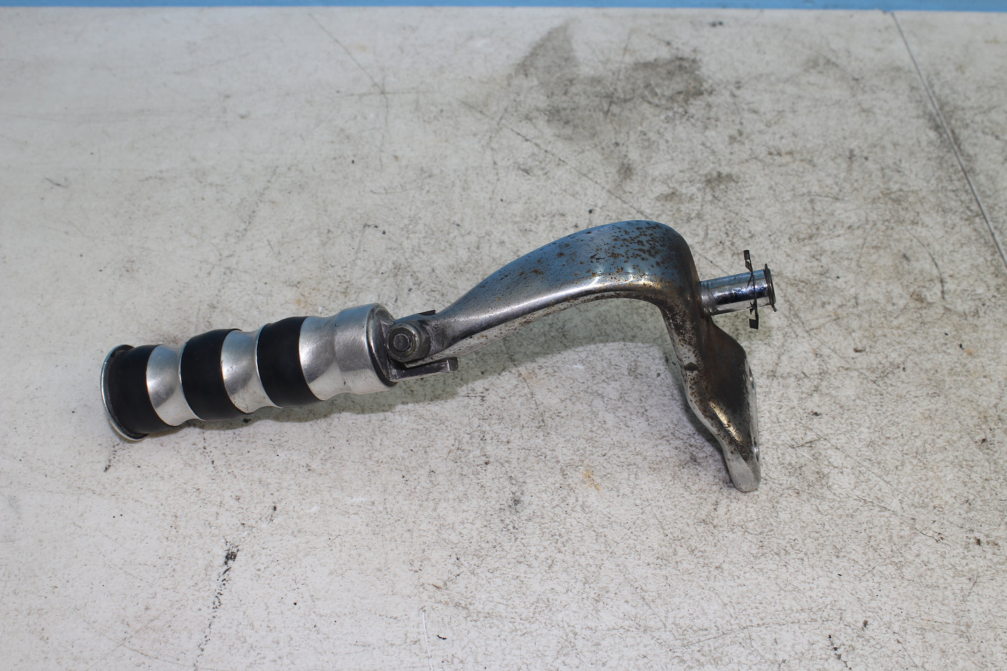 00-03 Harley Davidson Dyna Low Rider FXDL Driver Footpeg Mounting Assembly