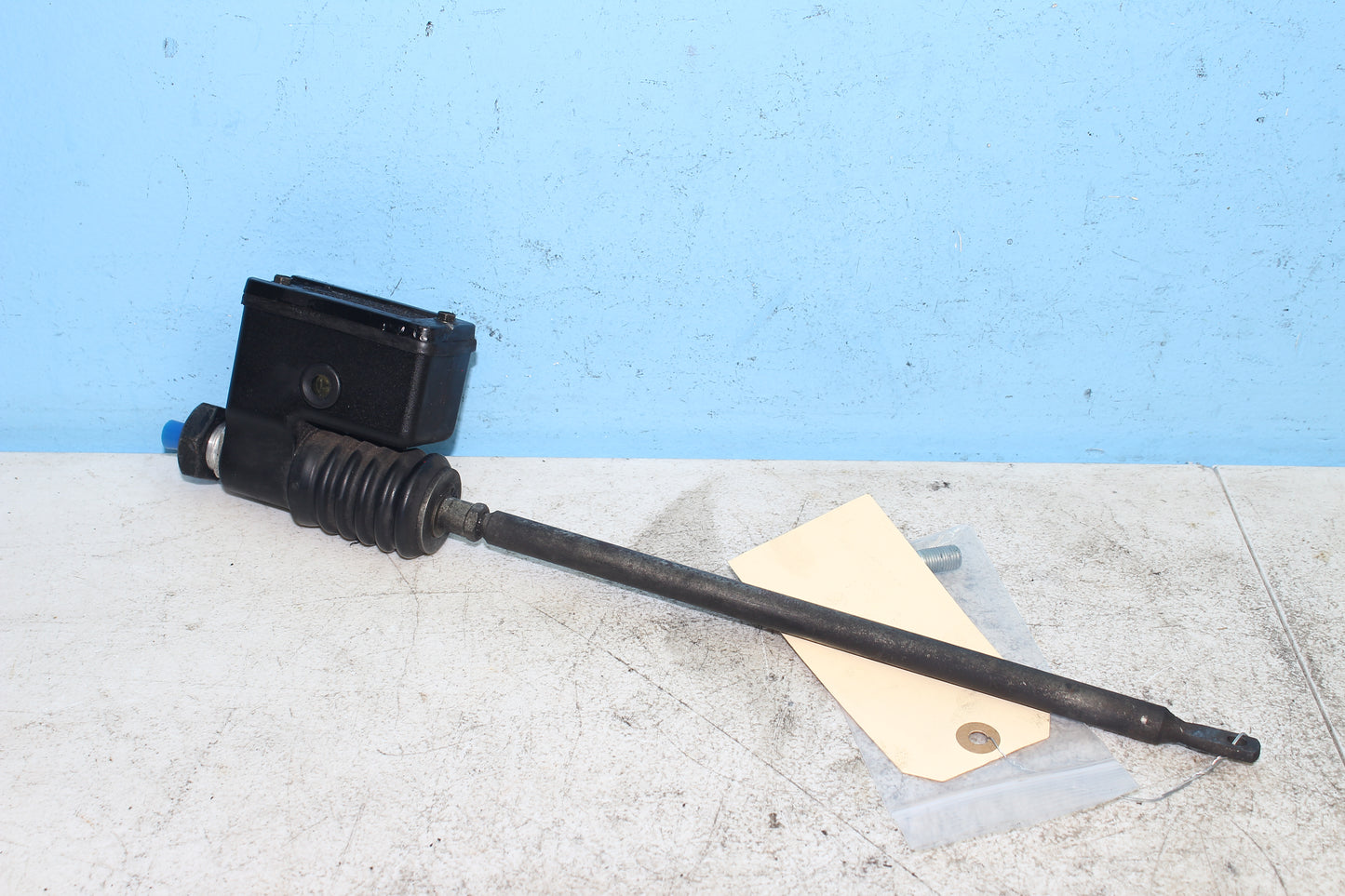 00-03 Harley Davidson Dyna Low Rider FXDL Rear Brake Master Cylinder Assembly