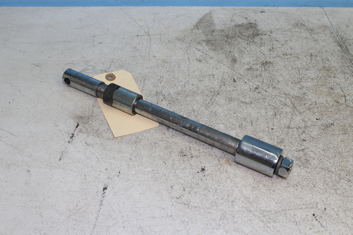 1993-2005 Harley Davidson Dyna Wide Glide OEM Front 3/4" Axle Assembly 43346-83B