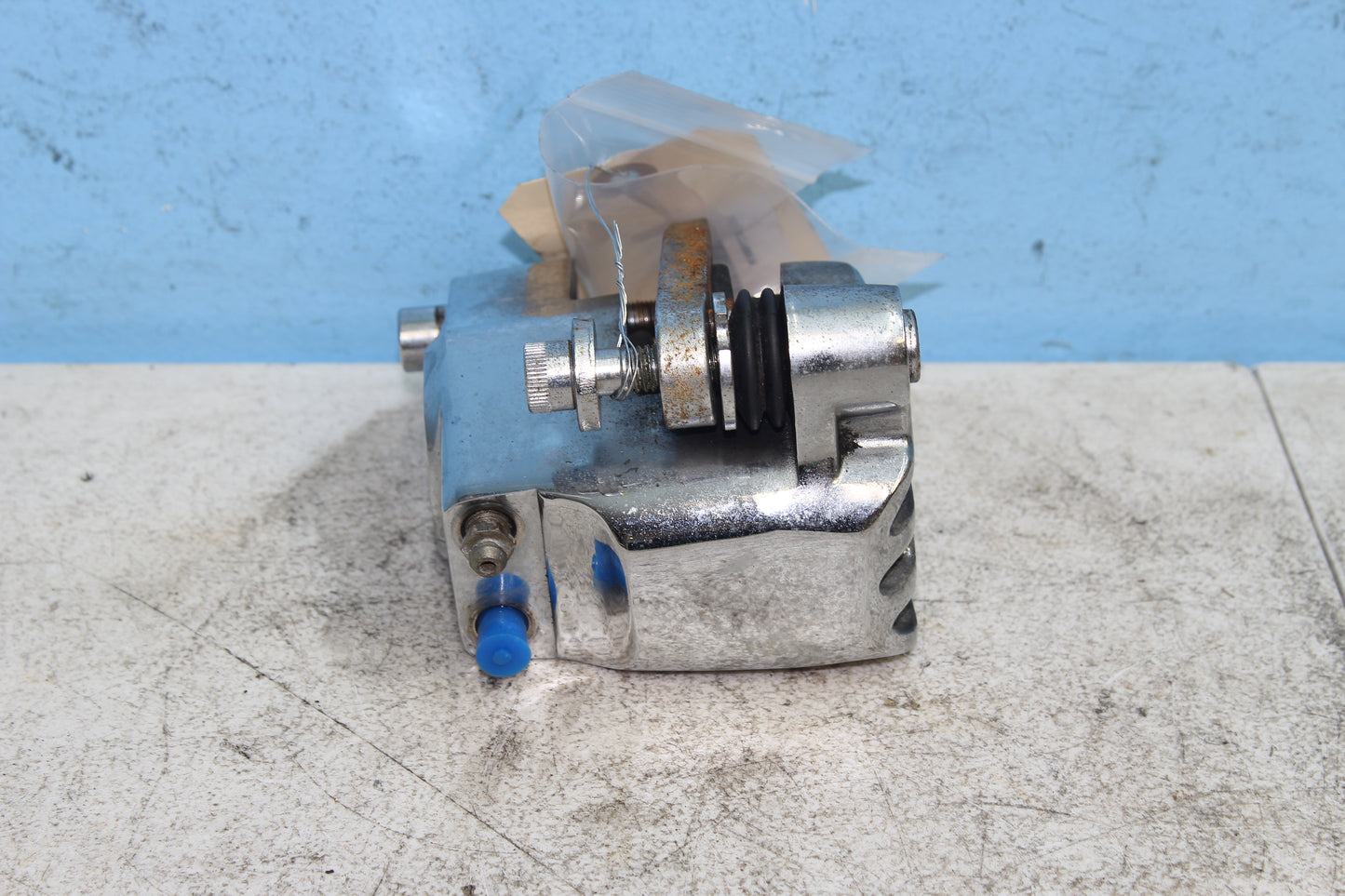 00-03 Harley Davidson Dyna Low Rider FXDL Front Brake Caliper Assembly 44046-00D