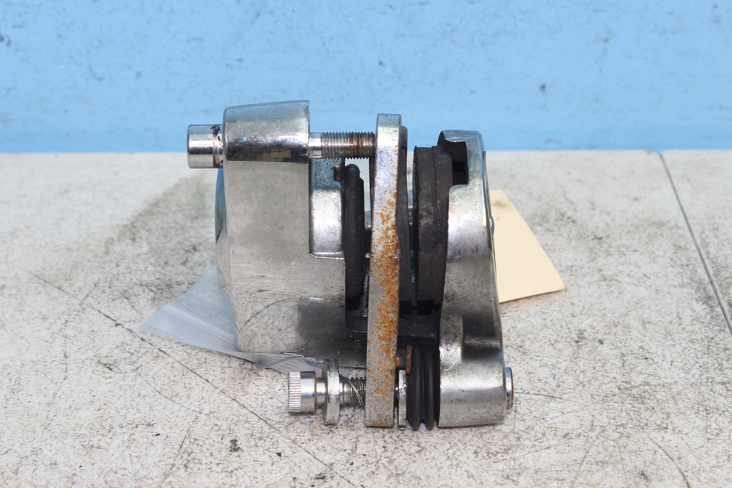 00-03 Harley Davidson Dyna Low Rider FXDL Front Brake Caliper Assembly 44046-00D