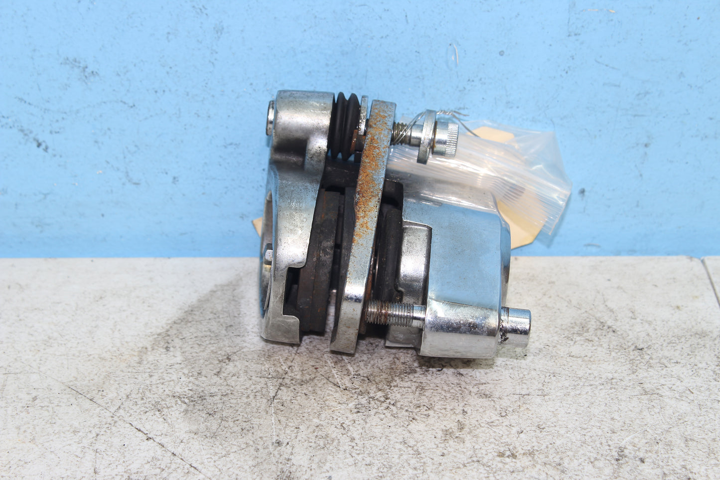 00-03 Harley Davidson Dyna Low Rider FXDL Front Brake Caliper Assembly 44046-00D