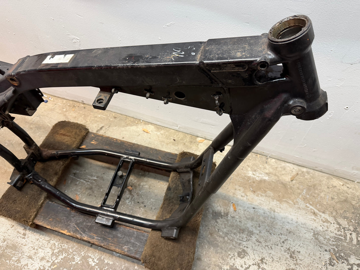 2000-2003 Harley Davidson Dyna OEM Frame 47427-02 *RUST* *CLN*