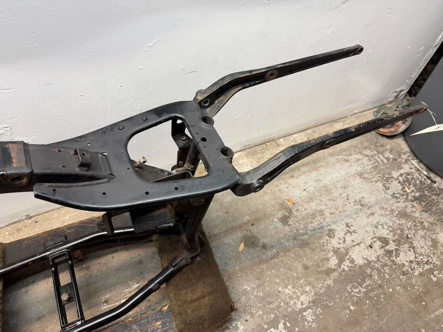 2000-2003 Harley Davidson Dyna OEM Frame 47427-02 *RUST* *CLN*