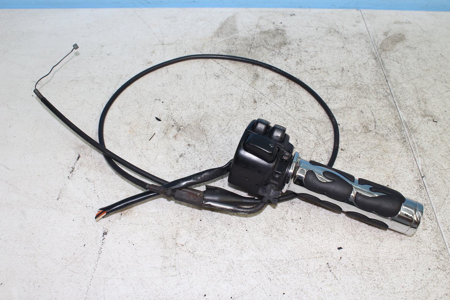00-03 Harley Davidson Dyna Low Rider Right Hand Controls w/ Throttle *CUT WIRES*
