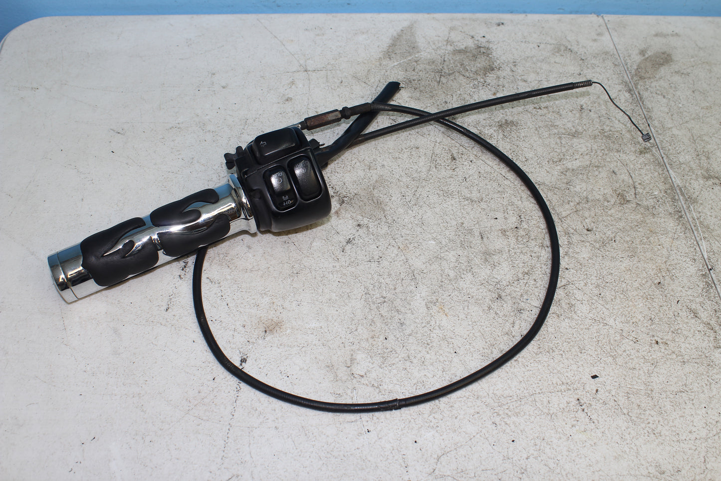 00-03 Harley Davidson Dyna Low Rider Right Hand Controls w/ Throttle *CUT WIRES*