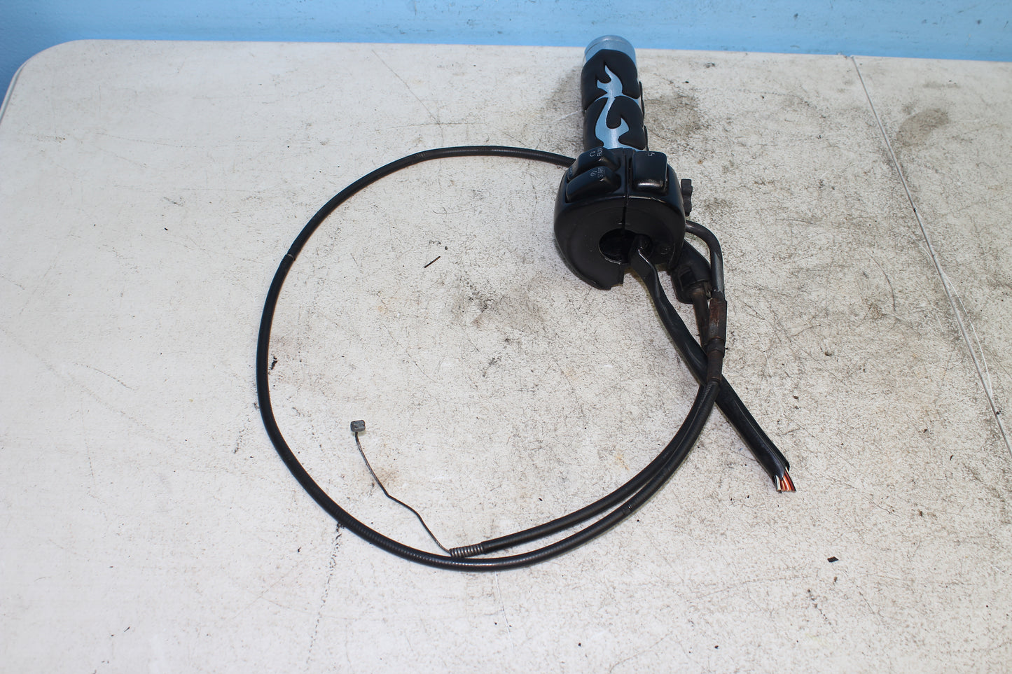 00-03 Harley Davidson Dyna Low Rider Right Hand Controls w/ Throttle *CUT WIRES*