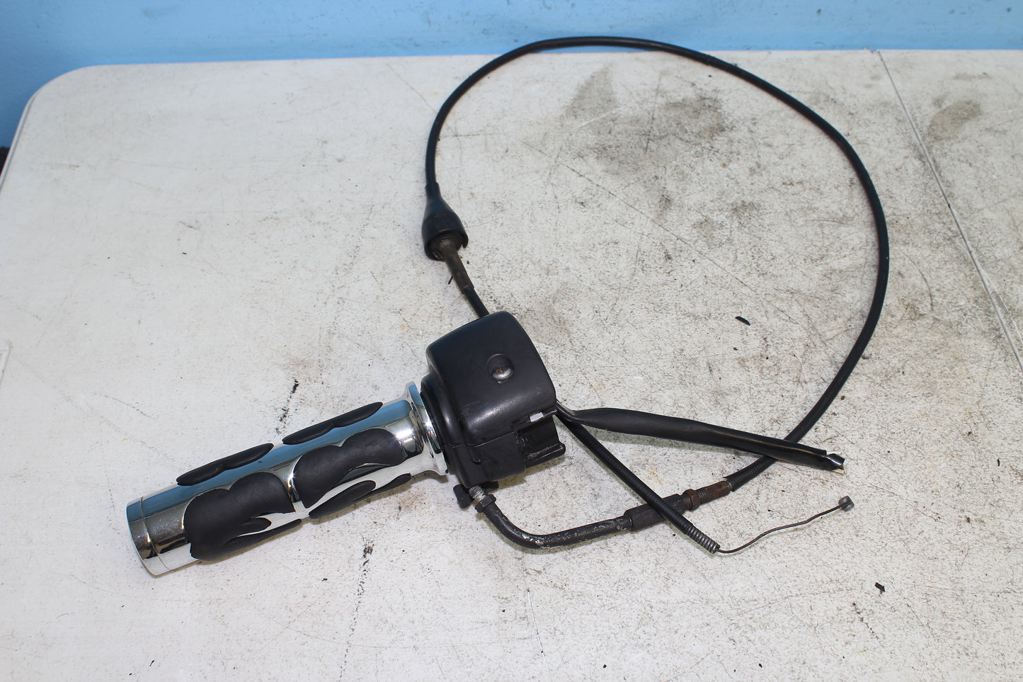 00-03 Harley Davidson Dyna Low Rider Right Hand Controls w/ Throttle *CUT WIRES*