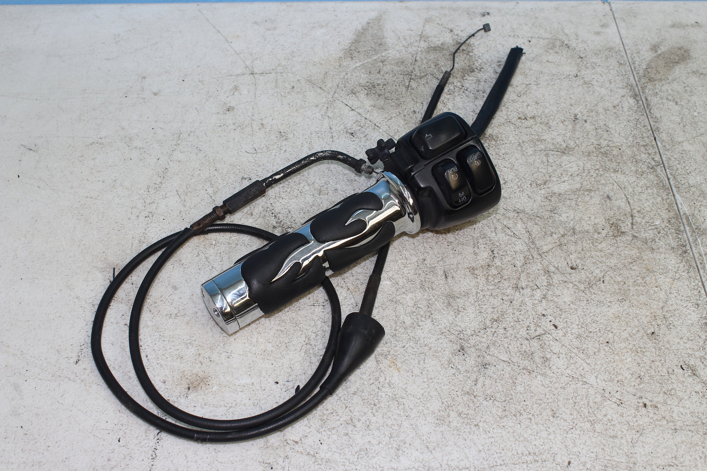 00-03 Harley Davidson Dyna Low Rider Right Hand Controls w/ Throttle *CUT WIRES*