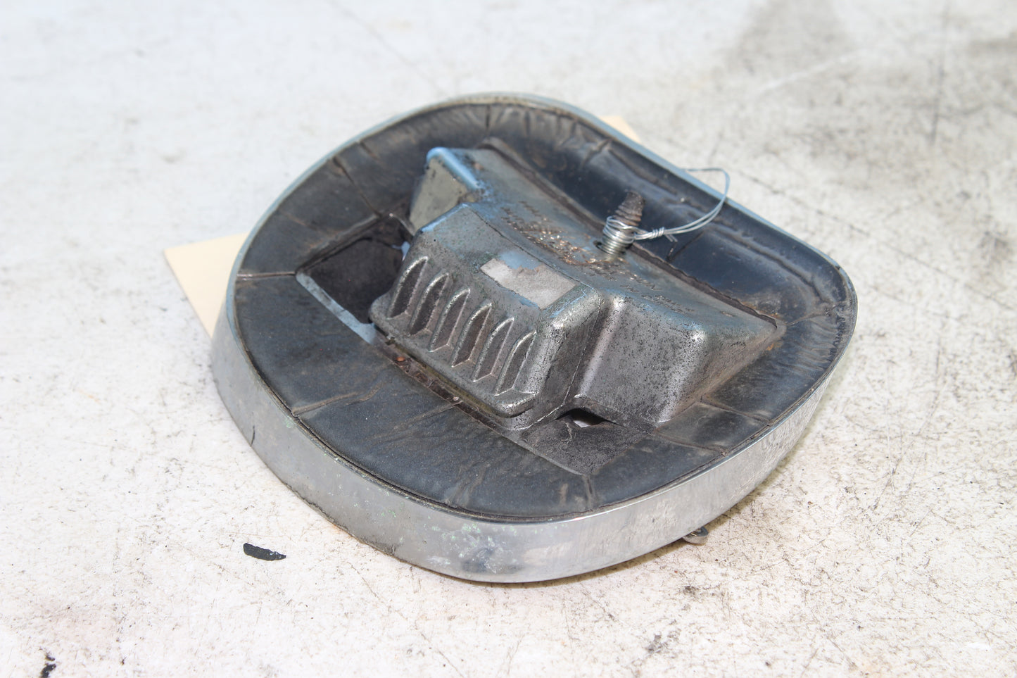 00-03 Harley Davidson Dyna Low Rider FXDL OEM Tail Light Base Plate 68066-99A