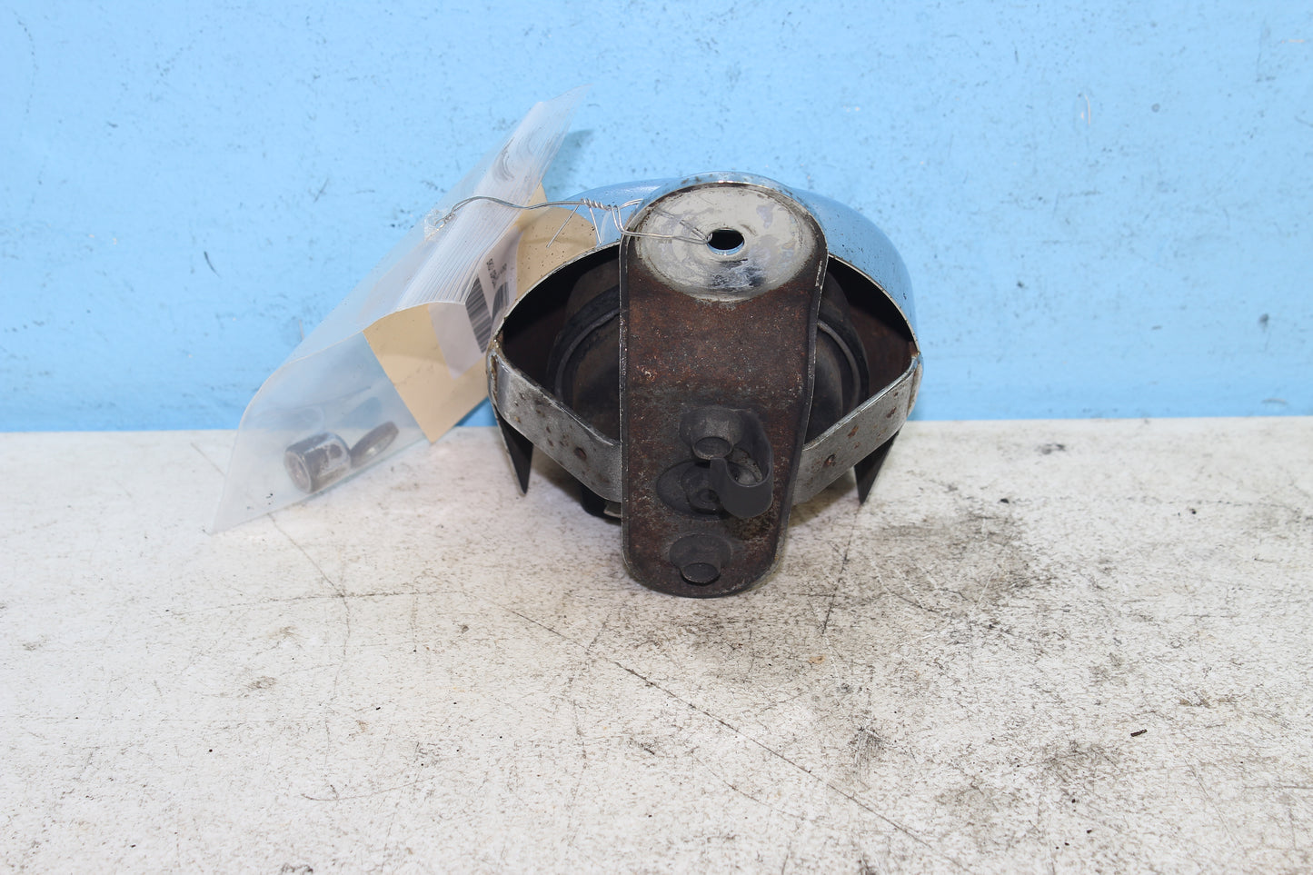 2000-2003 Harley Davidson Dyna Low Rider FXDL OEM Horn Assembly 61300478A