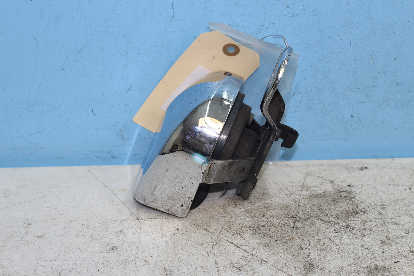 2000-2003 Harley Davidson Dyna Low Rider FXDL OEM Horn Assembly 61300478A