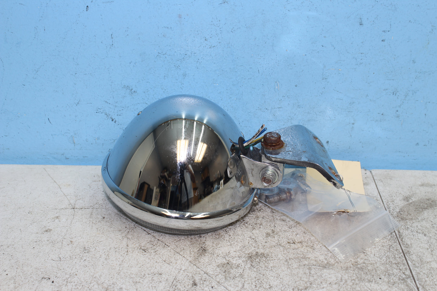 00-03 Harley Davidson Dyna Low Rider Headlight Assembly 67672-96B *CUT WIRES*
