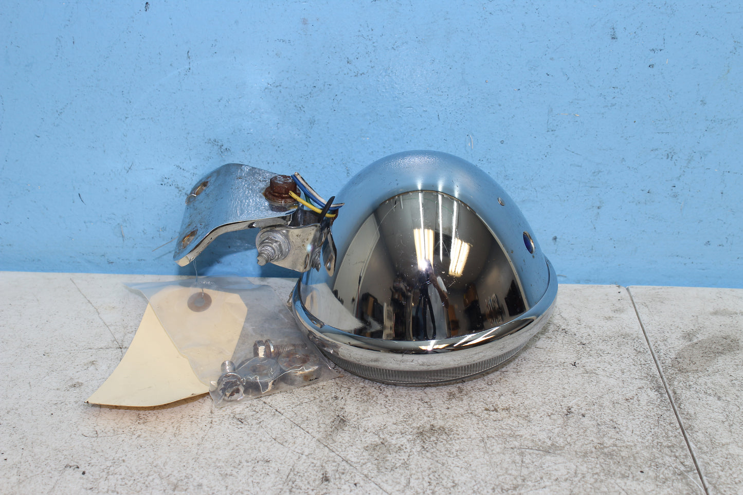 00-03 Harley Davidson Dyna Low Rider Headlight Assembly 67672-96B *CUT WIRES*