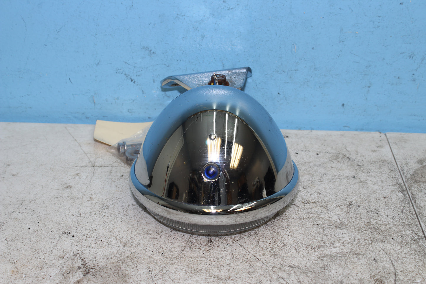 00-03 Harley Davidson Dyna Low Rider Headlight Assembly 67672-96B *CUT WIRES*