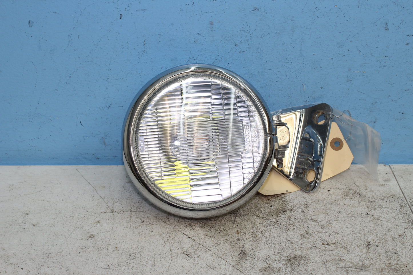 00-03 Harley Davidson Dyna Low Rider Headlight Assembly 67672-96B *CUT WIRES*