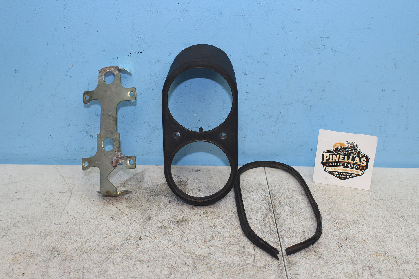 00-03 Harley Davidson Dyna Low Rider FXDL OEM Console Gauge Trim Bezel 67185-95