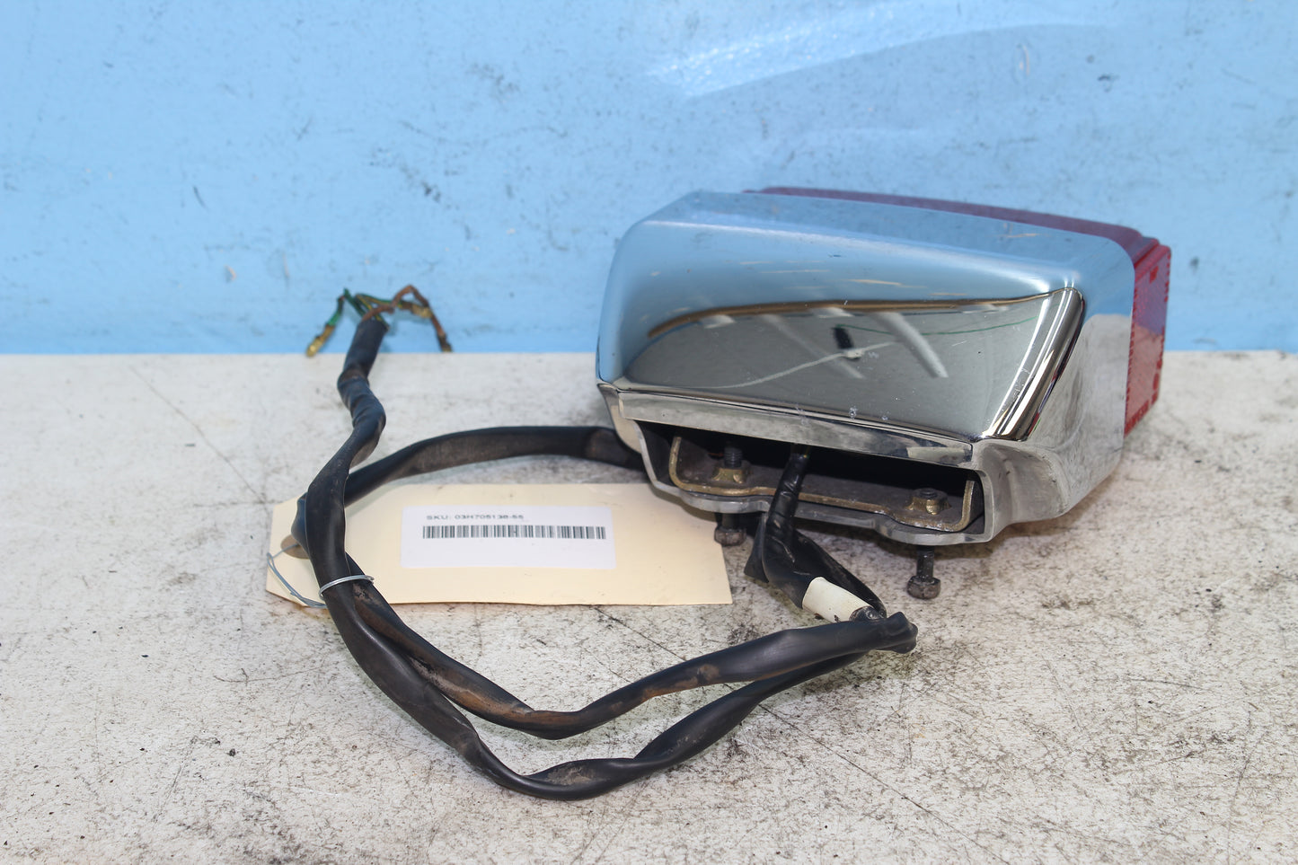 01-07 Honda Shadow Spirit VT750DC Rear Brake Tail Light *DMG WIRE* 33701-MCR-A01
