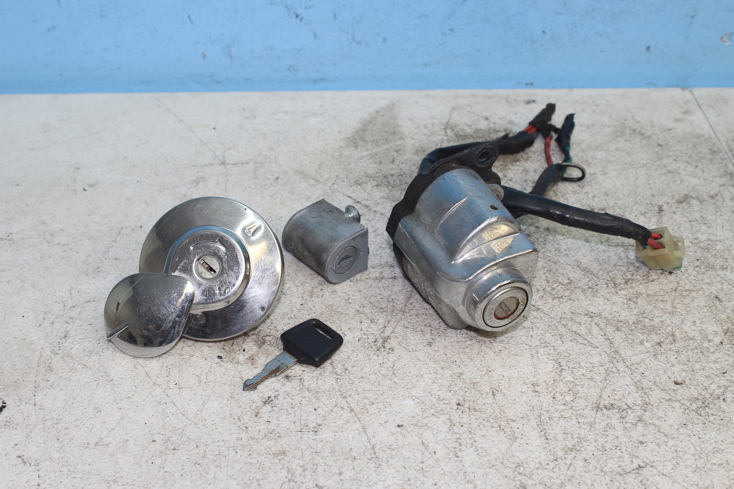 01-07 Honda Shadow Spirit VT750DC Lockset Ignition Gas Cap Fork Lock *DMG WIRE*