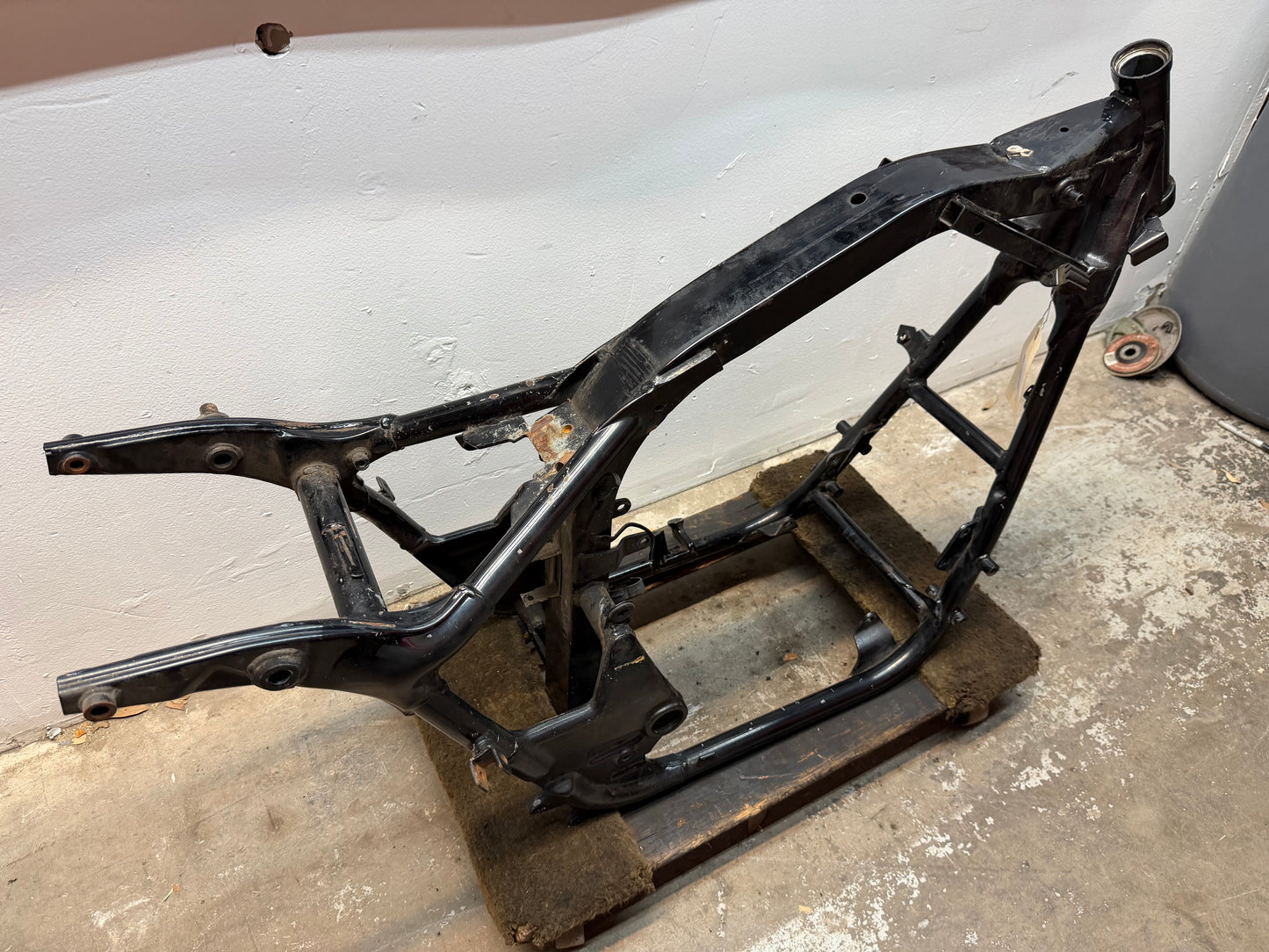 2001-2007 Honda Shadow Spirit VT750DC Frame *CLN* 50100-MCR-A00ZA