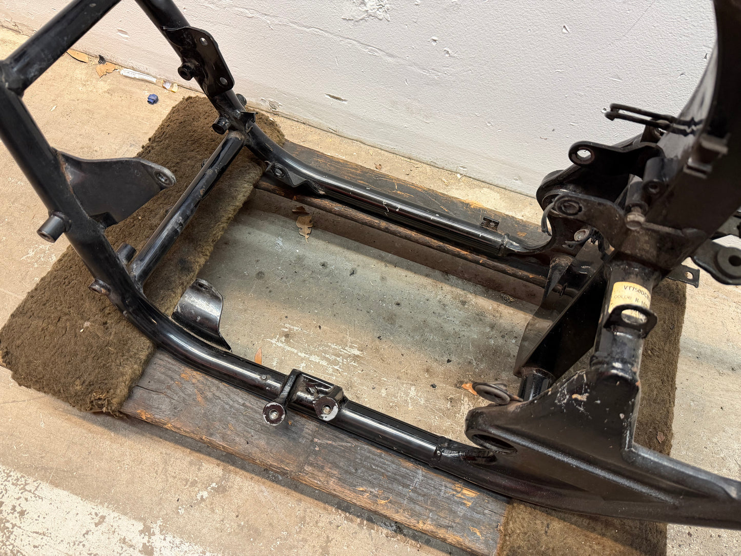 2001-2007 Honda Shadow Spirit VT750DC Frame *CLN* 50100-MCR-A00ZA