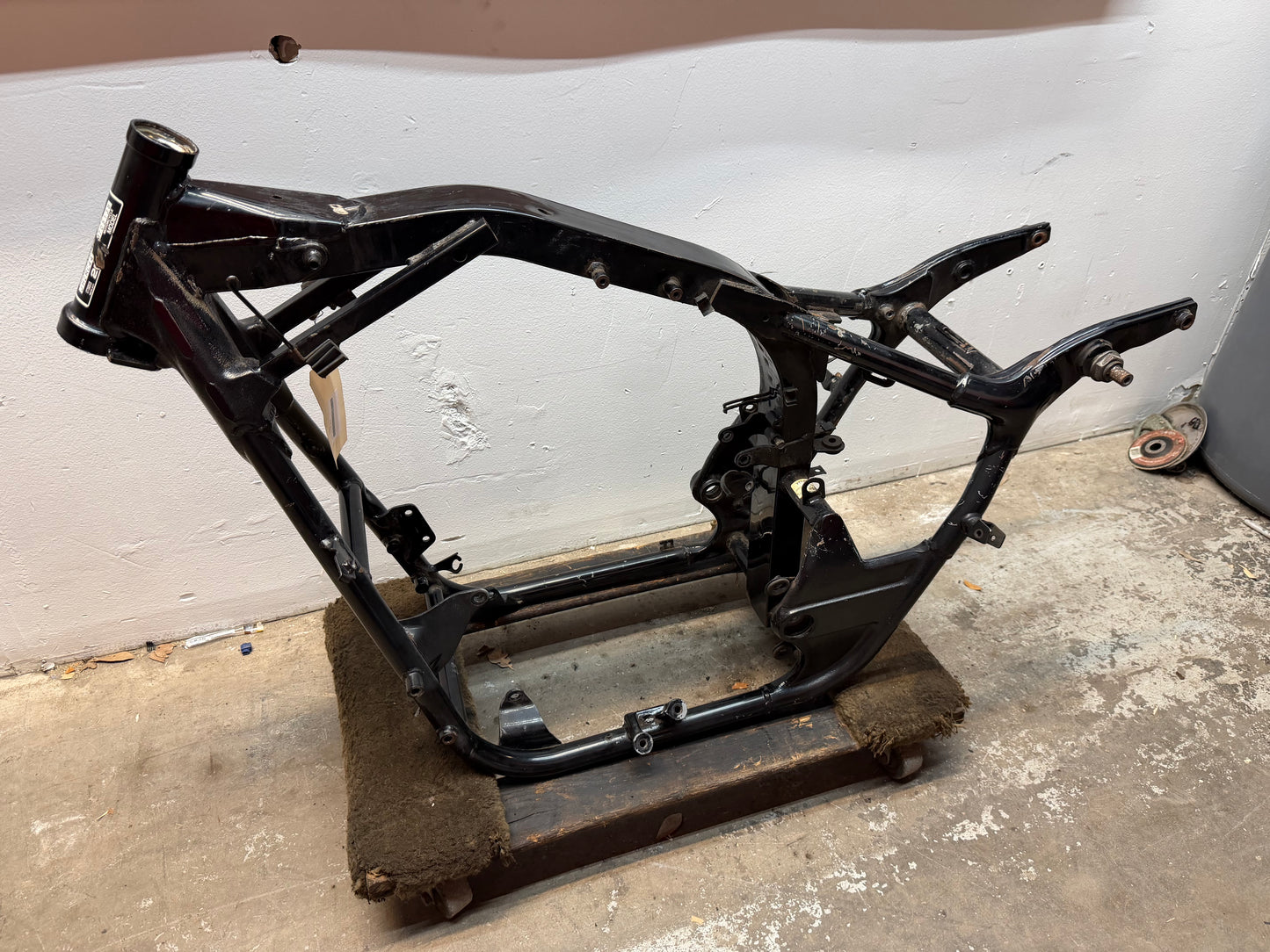 2001-2007 Honda Shadow Spirit VT750DC Frame *CLN* 50100-MCR-A00ZA