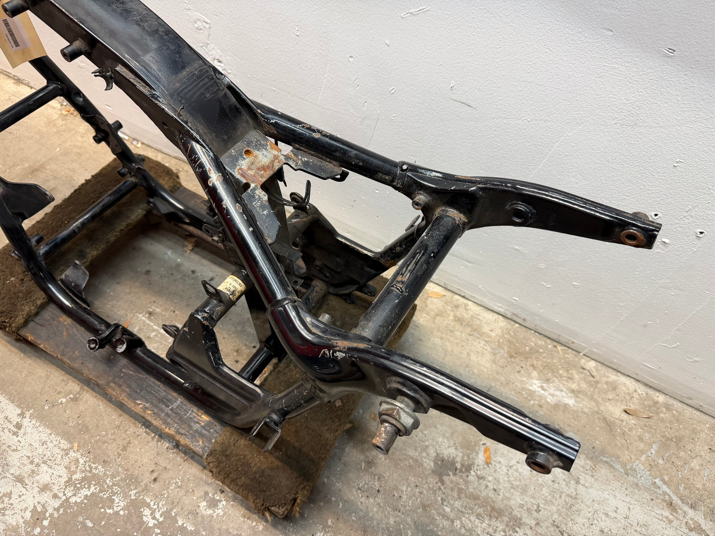 2001-2007 Honda Shadow Spirit VT750DC Frame *CLN* 50100-MCR-A00ZA
