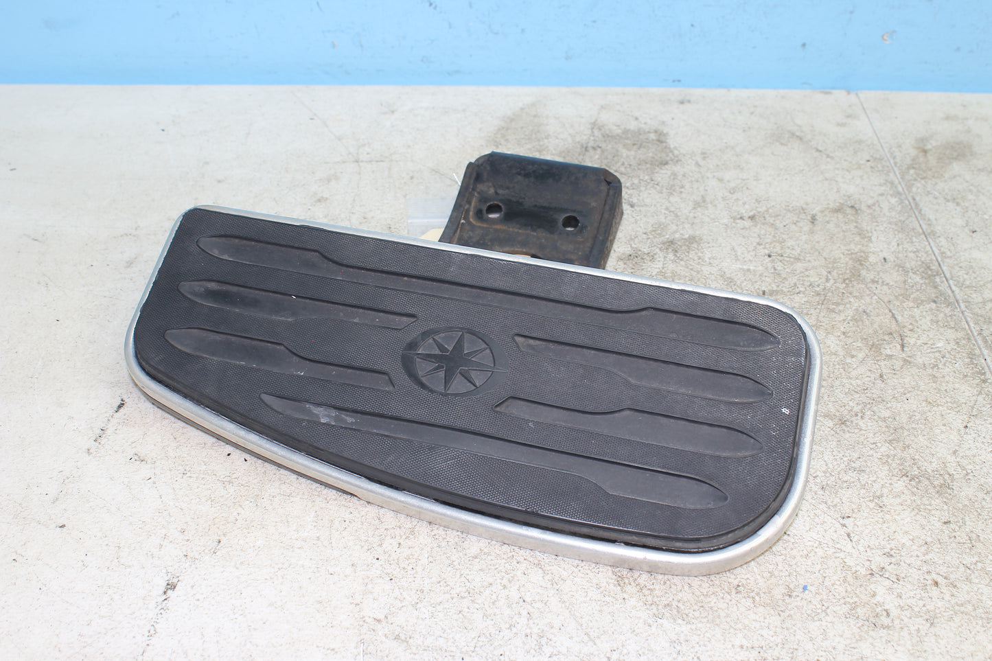 1999-2003 Yamaha Road Star Silverado XV1600 OEM Floorboard w/ Mount Right Driver